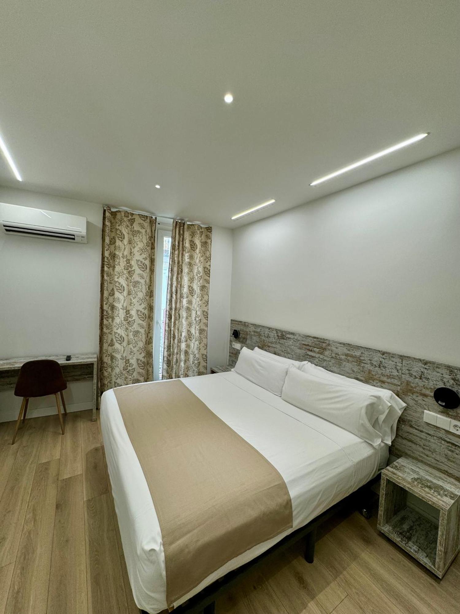 Apartamentos Apolo Madrid Bagian luar foto