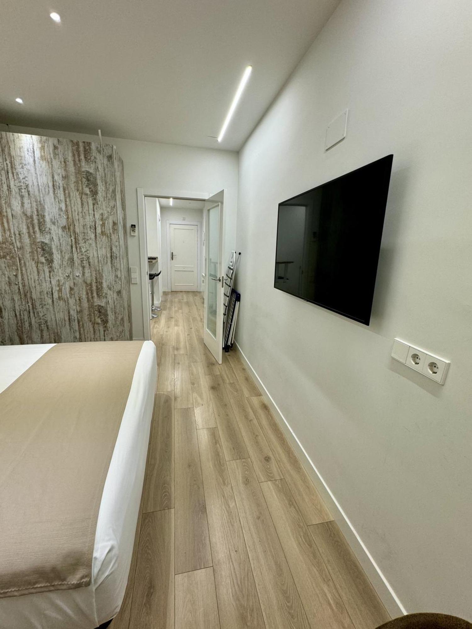 Apartamentos Apolo Madrid Bagian luar foto