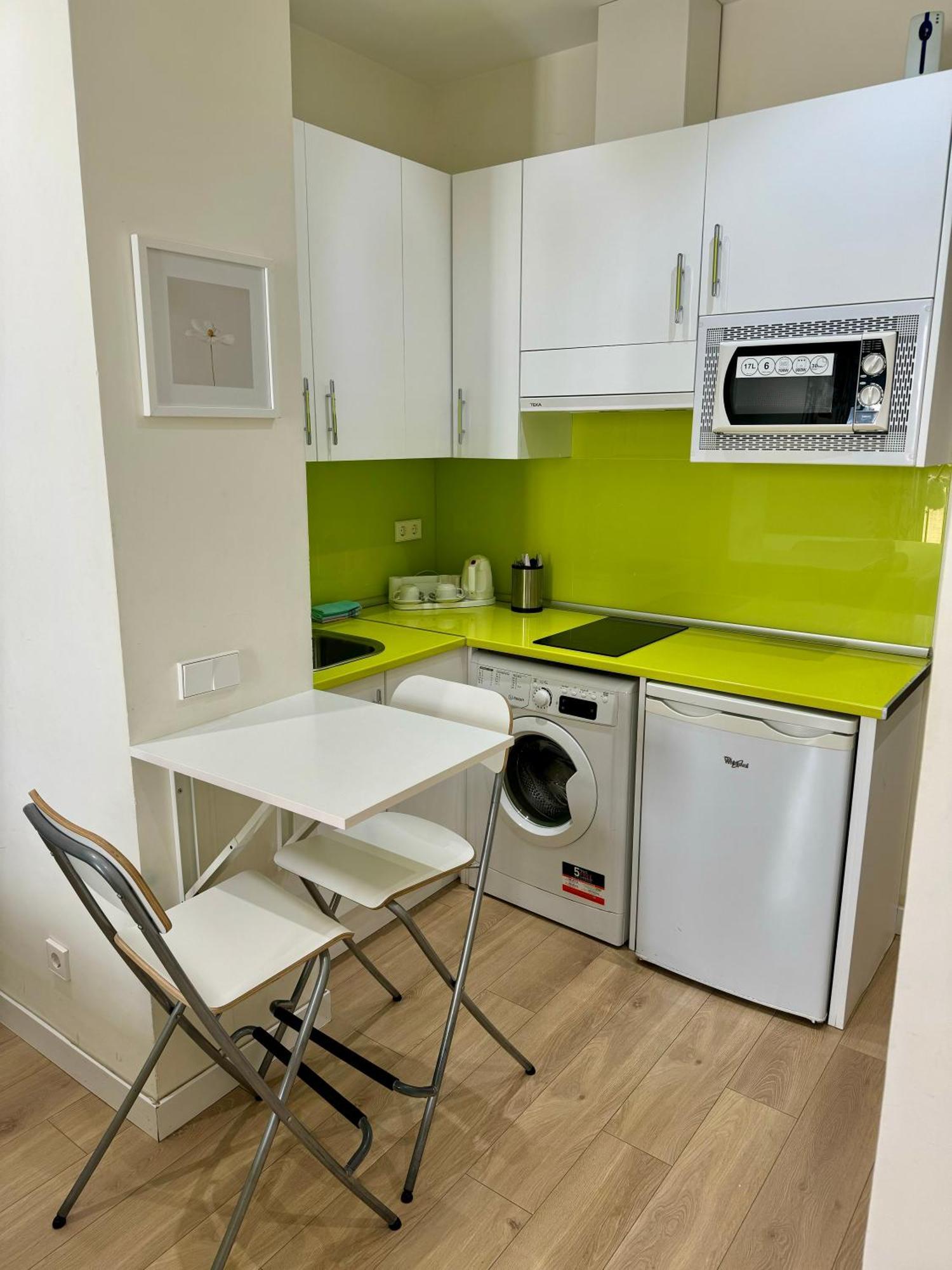Apartamentos Apolo Madrid Bagian luar foto