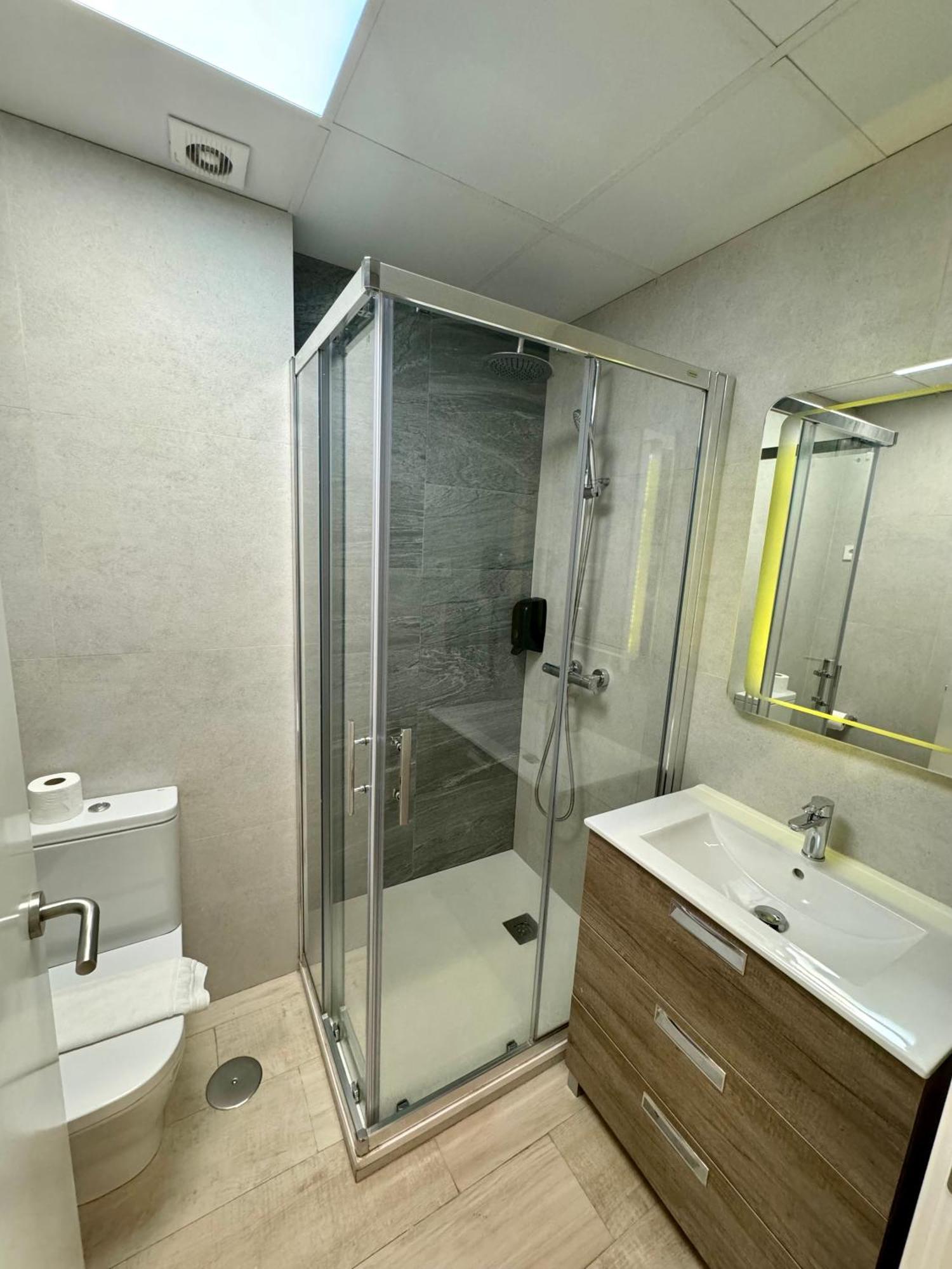 Apartamentos Apolo Madrid Bagian luar foto