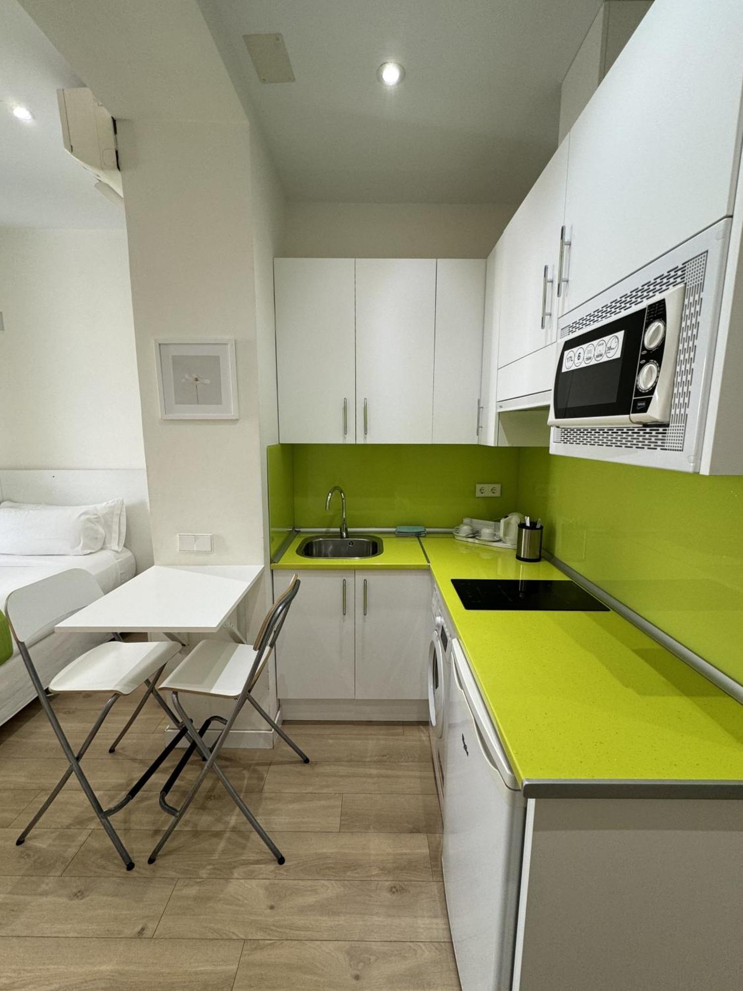 Apartamentos Apolo Madrid Bagian luar foto
