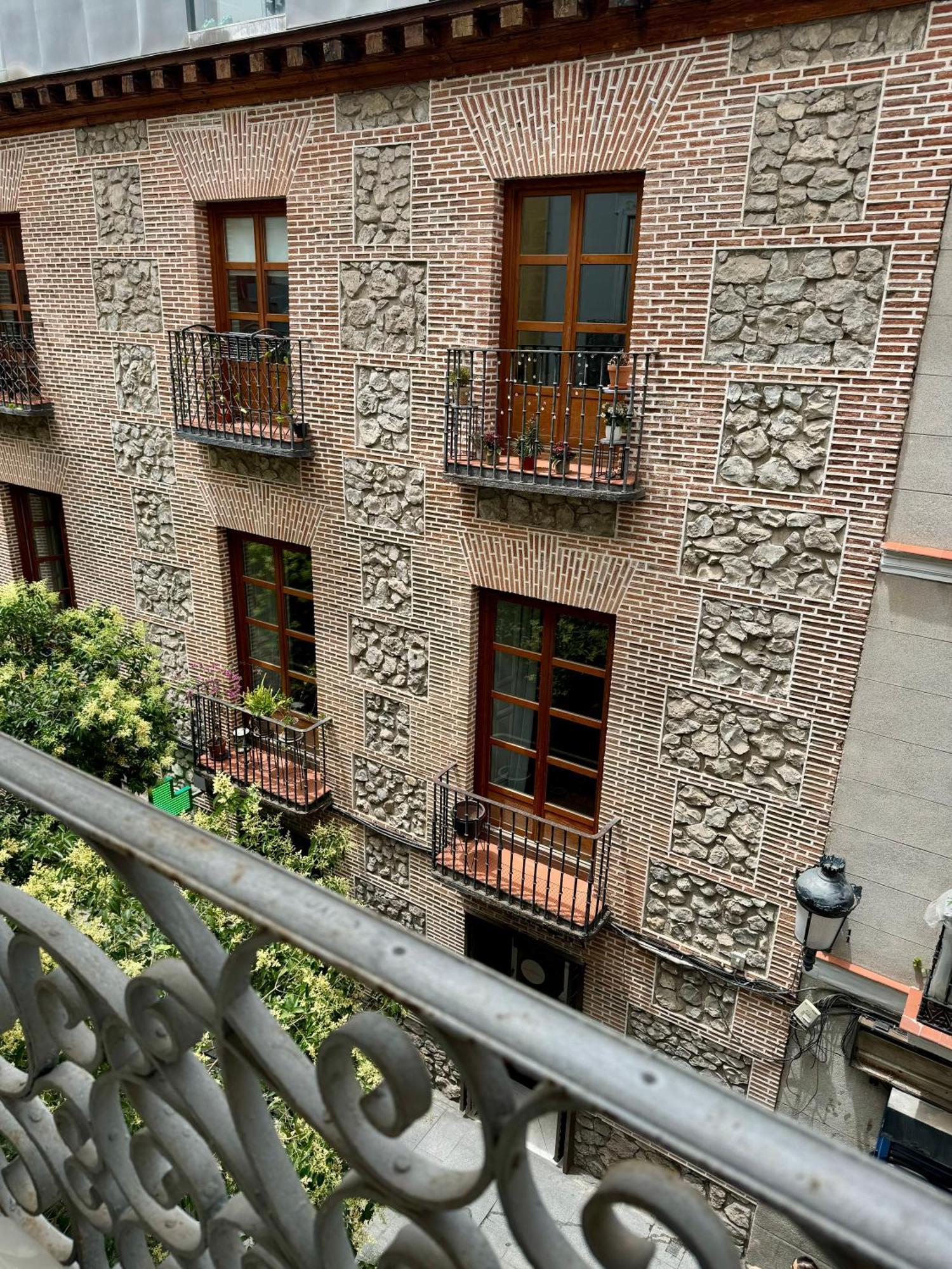 Apartamentos Apolo Madrid Bagian luar foto