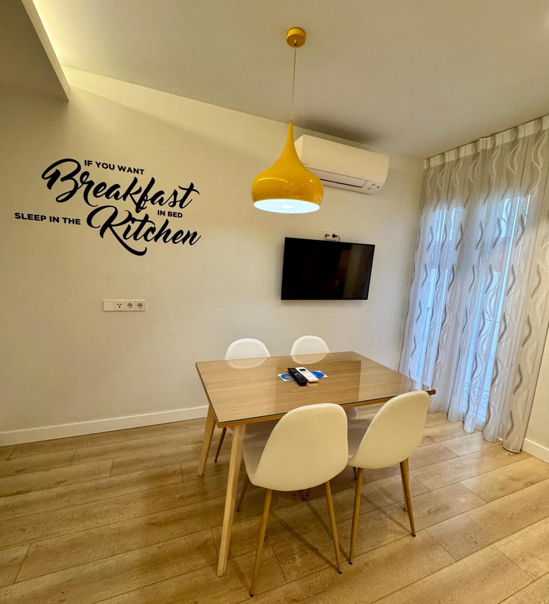 Apartamentos Apolo Madrid Bagian luar foto