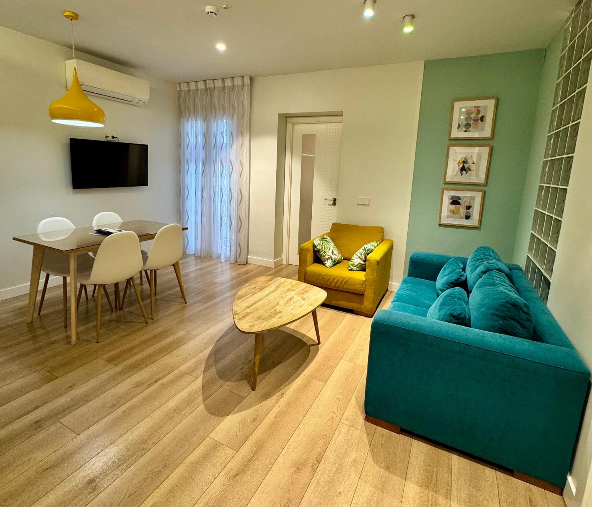 Apartamentos Apolo Madrid Bagian luar foto