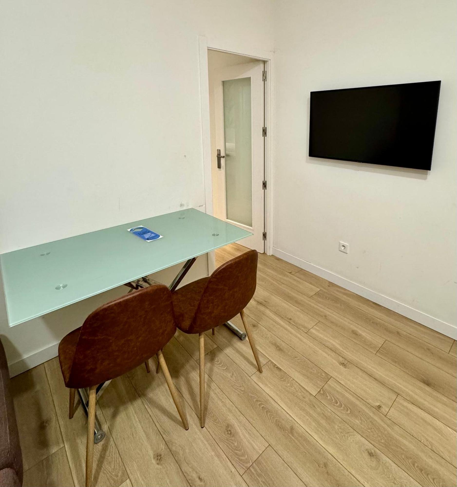 Apartamentos Apolo Madrid Bagian luar foto