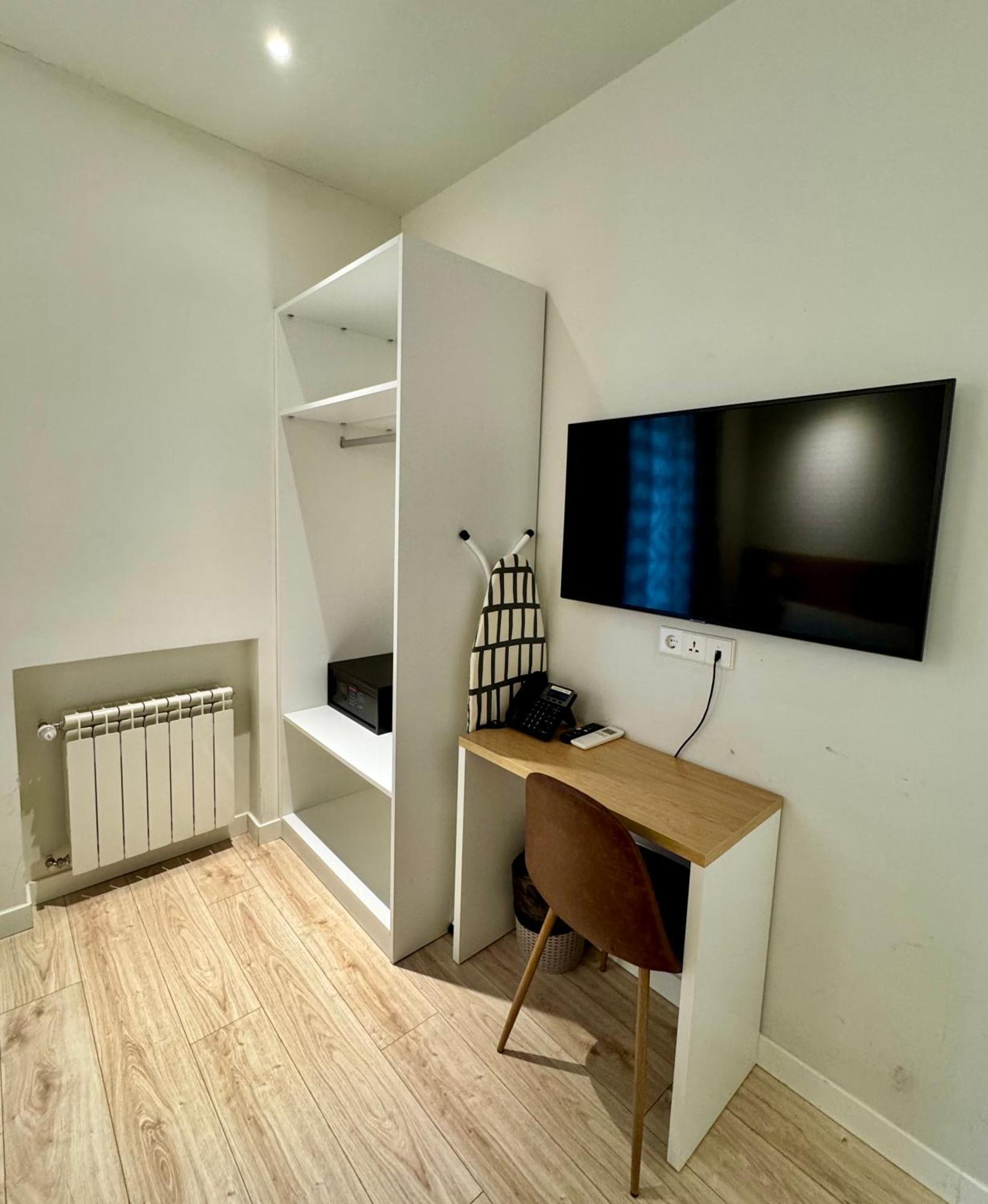 Apartamentos Apolo Madrid Bagian luar foto
