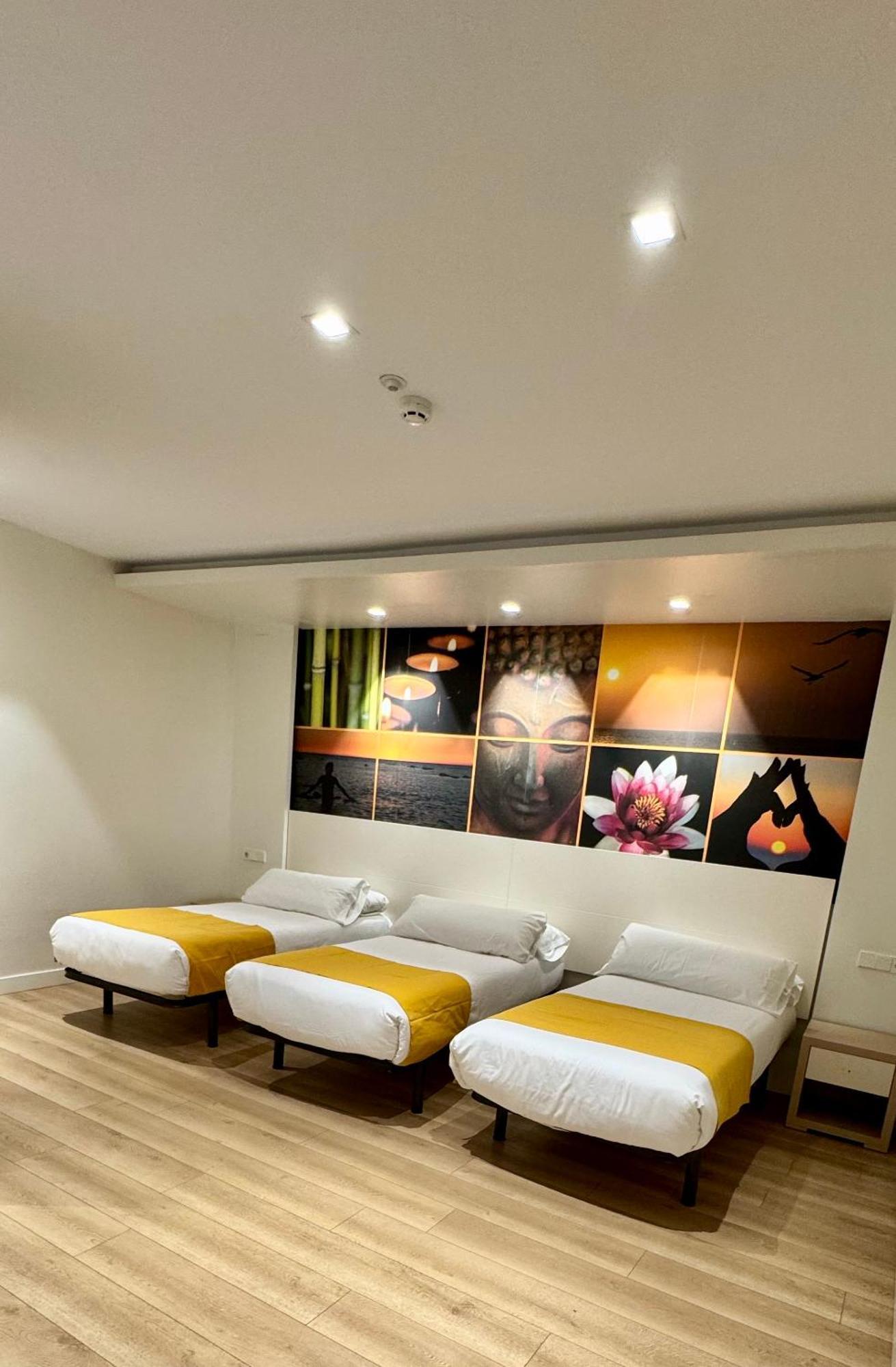 Apartamentos Apolo Madrid Bagian luar foto