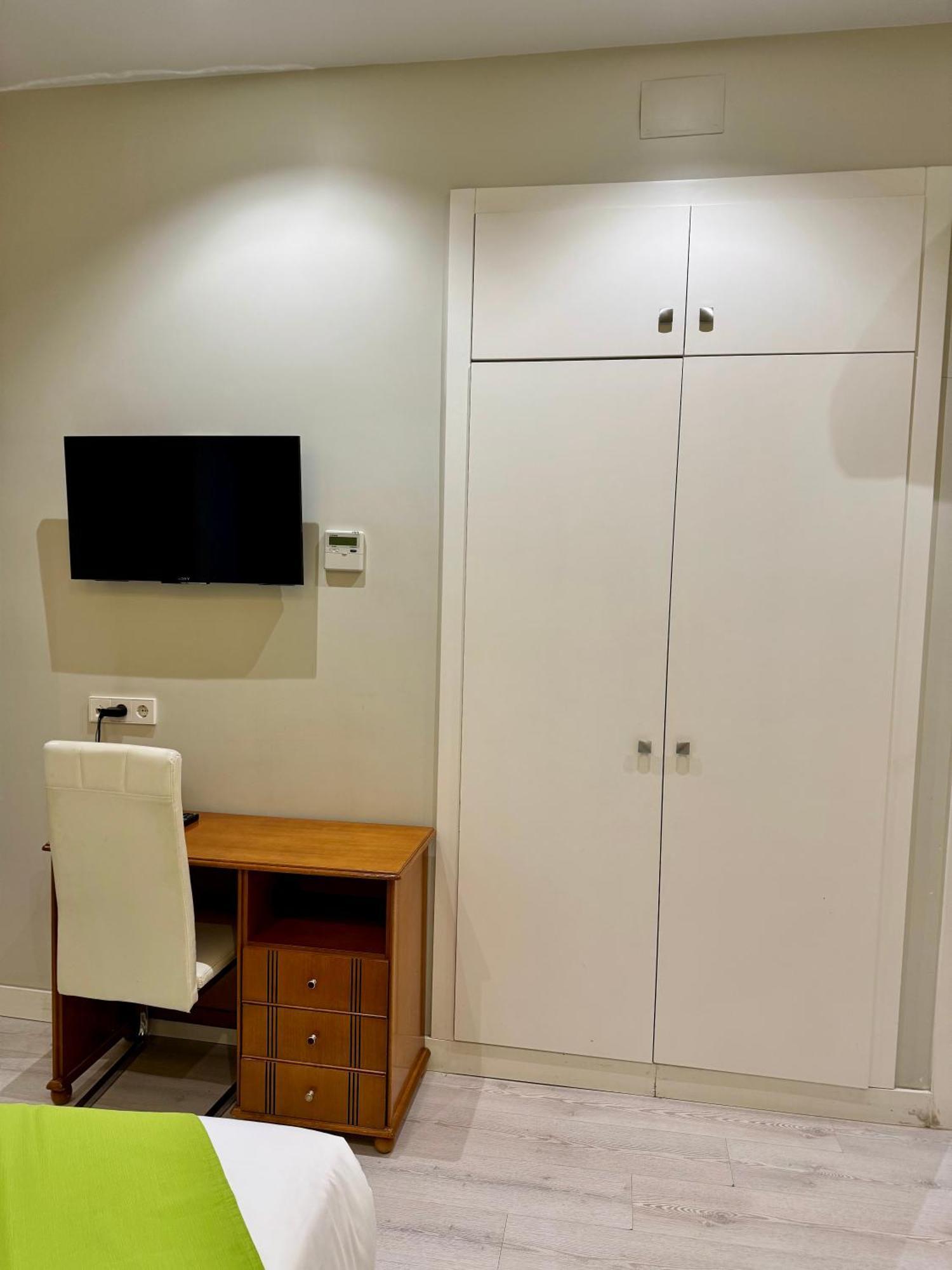 Apartamentos Apolo Madrid Bagian luar foto