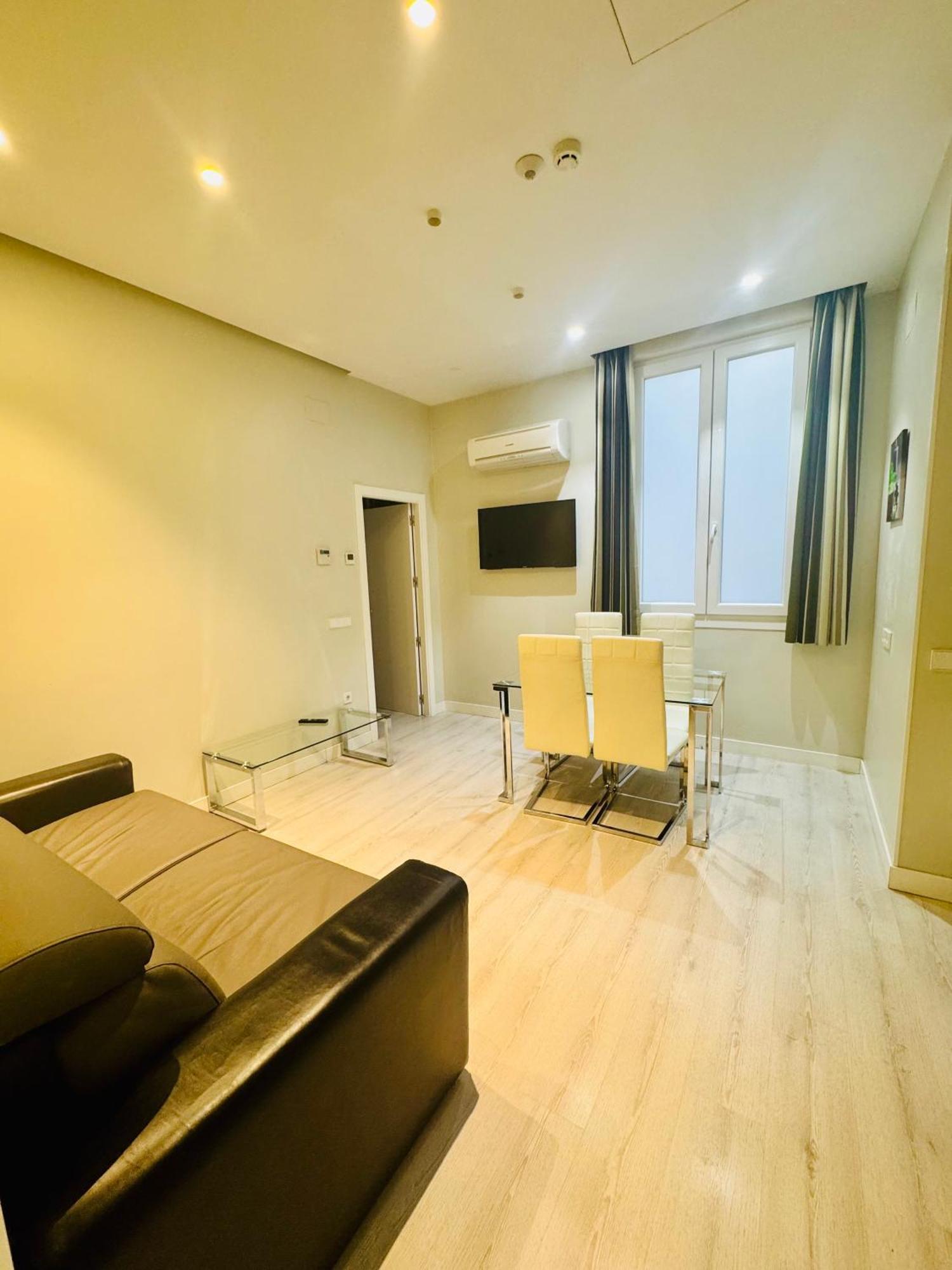Apartamentos Apolo Madrid Bagian luar foto
