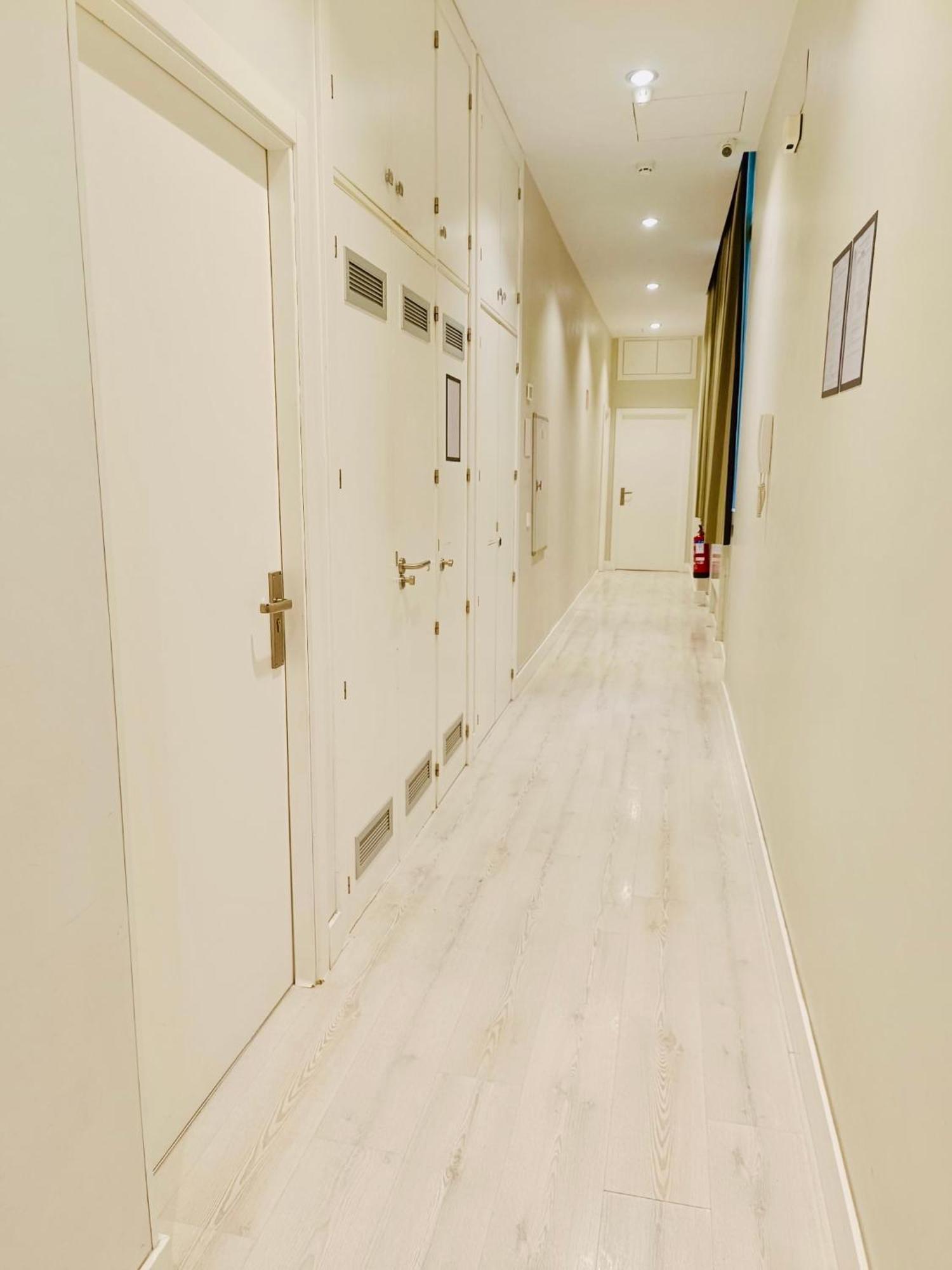 Apartamentos Apolo Madrid Bagian luar foto