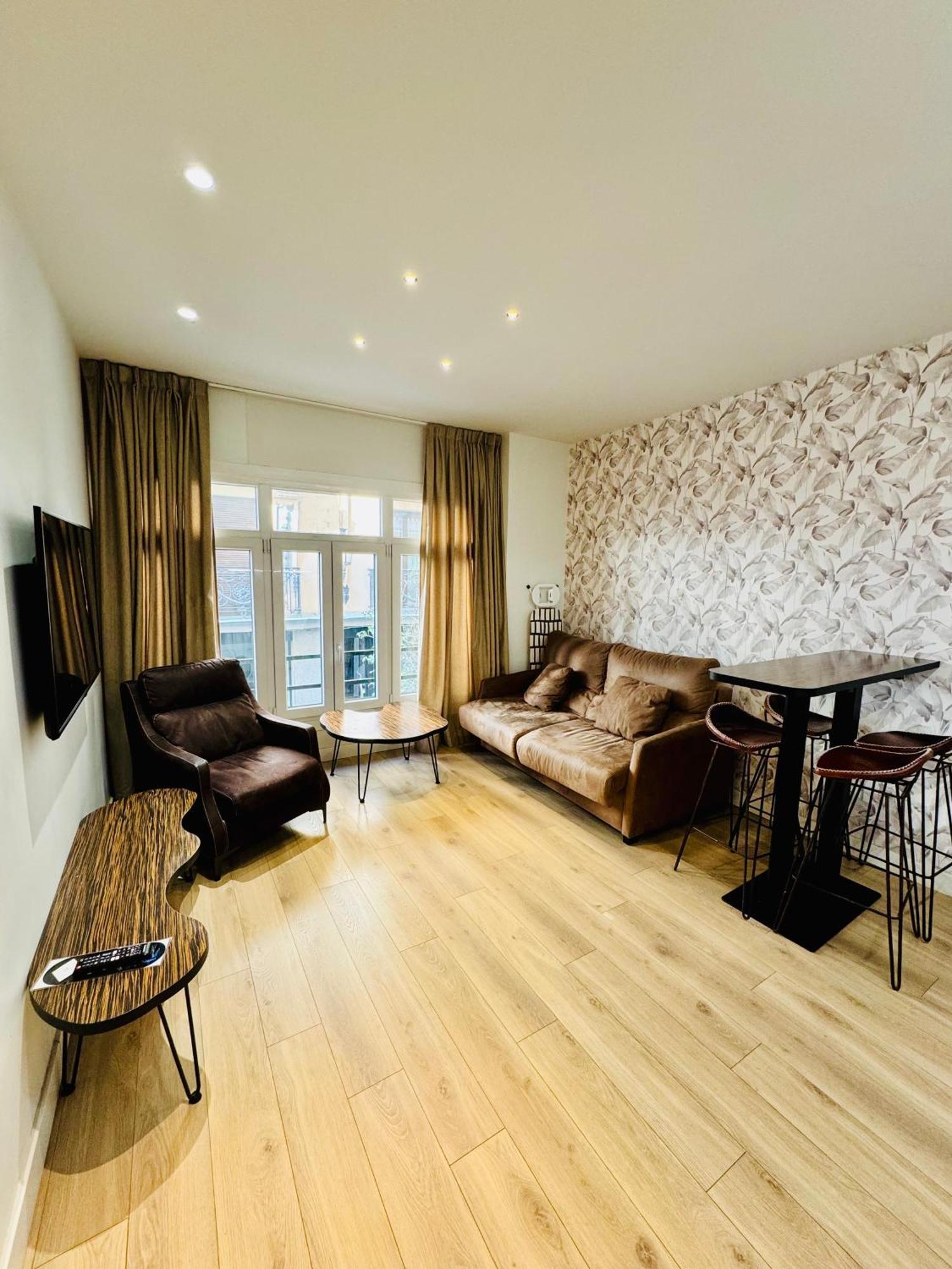 Apartamentos Apolo Madrid Bagian luar foto