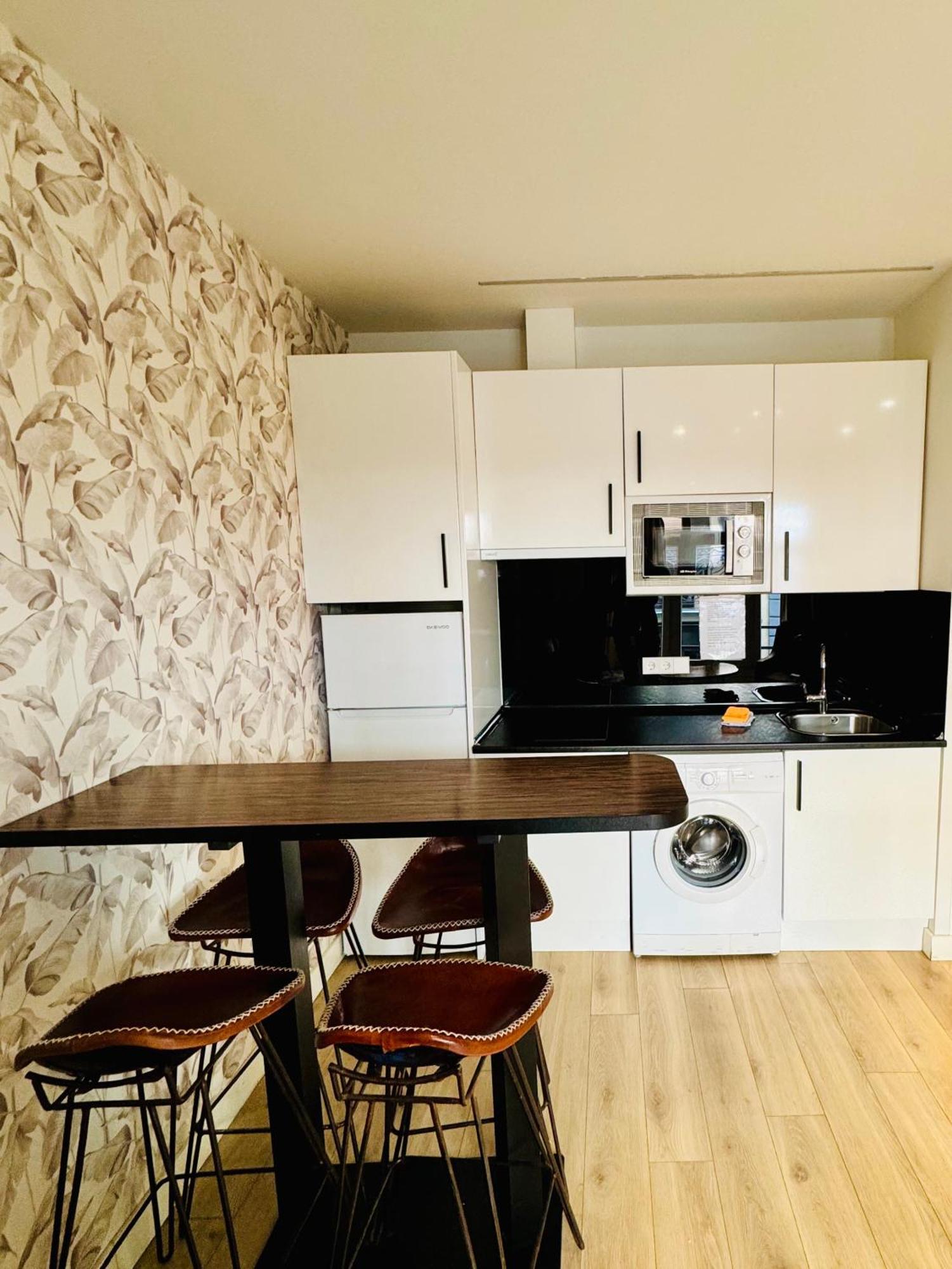 Apartamentos Apolo Madrid Bagian luar foto
