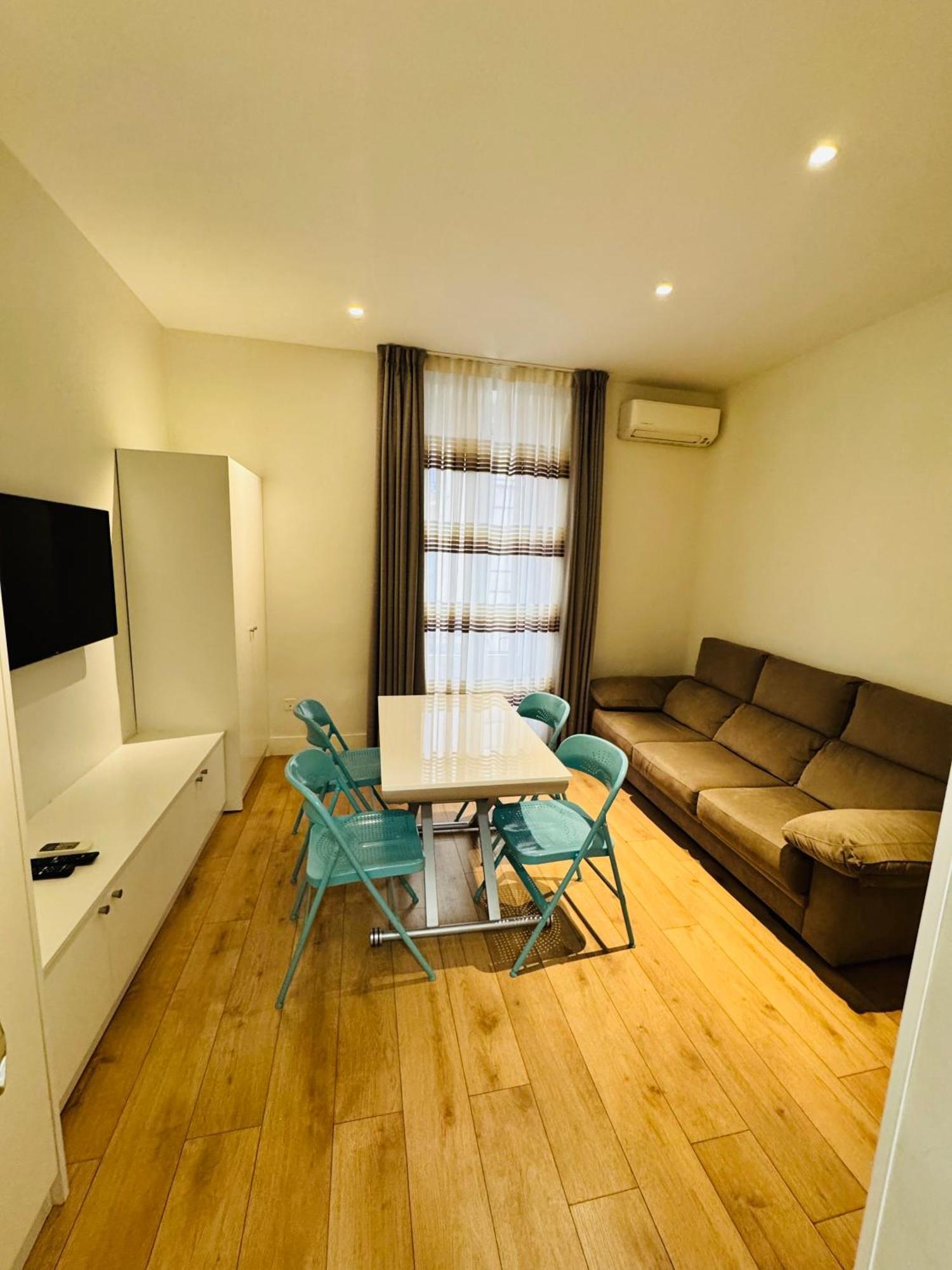 Apartamentos Apolo Madrid Bagian luar foto
