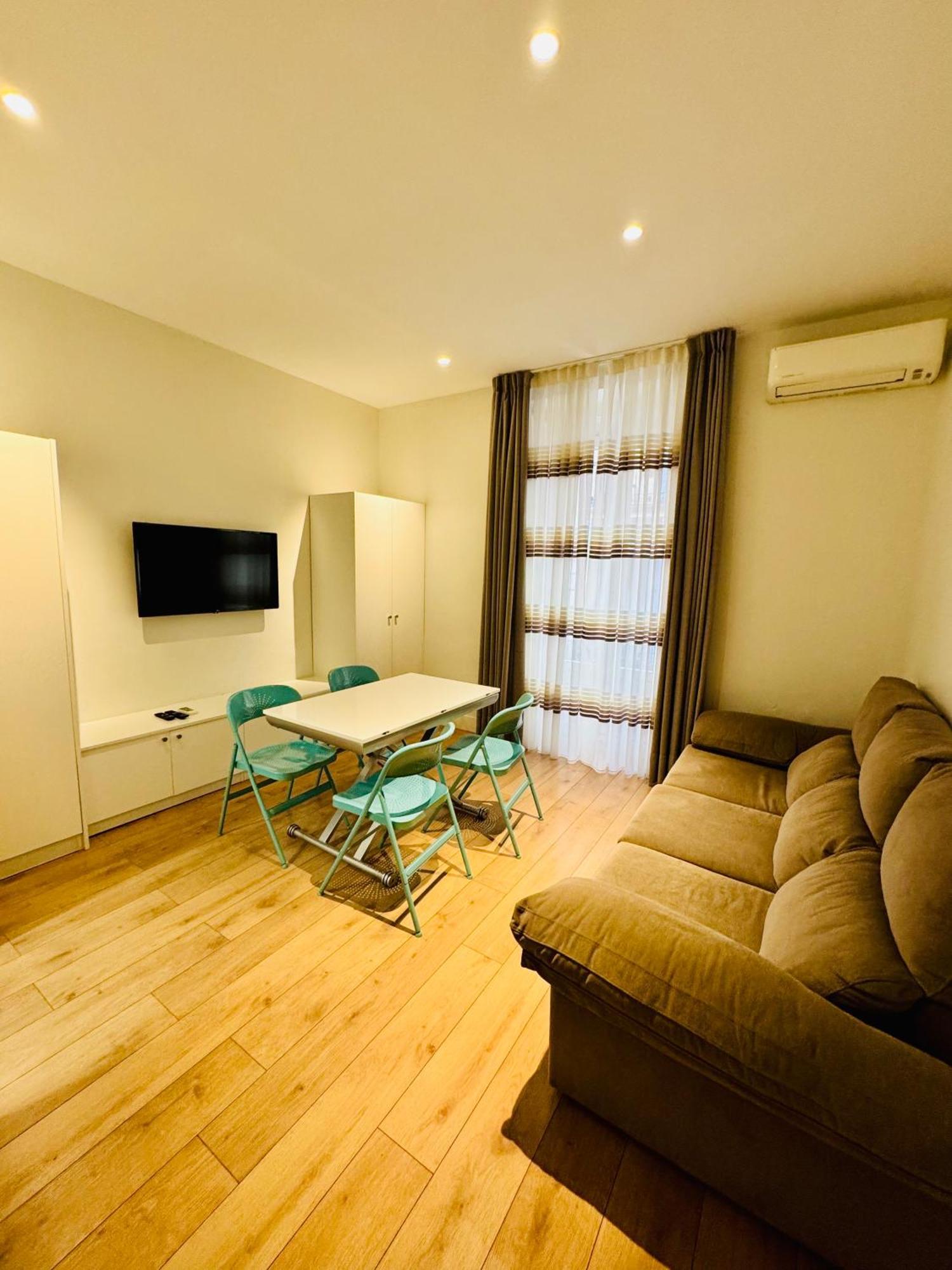 Apartamentos Apolo Madrid Bagian luar foto