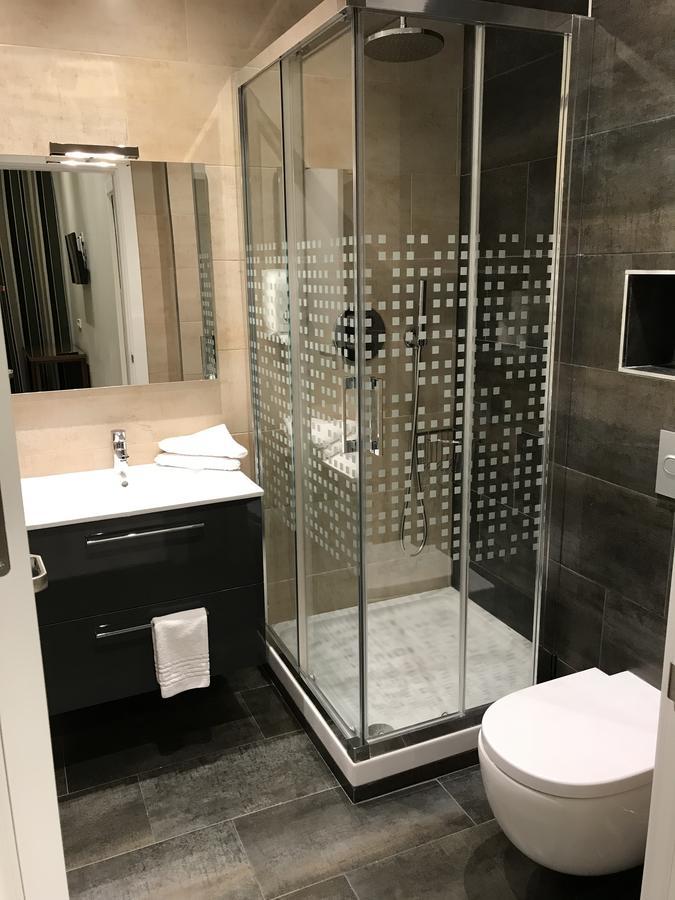 Apartamentos Apolo Madrid Bagian luar foto