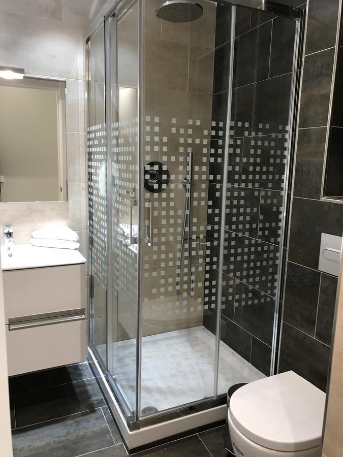 Apartamentos Apolo Madrid Bagian luar foto