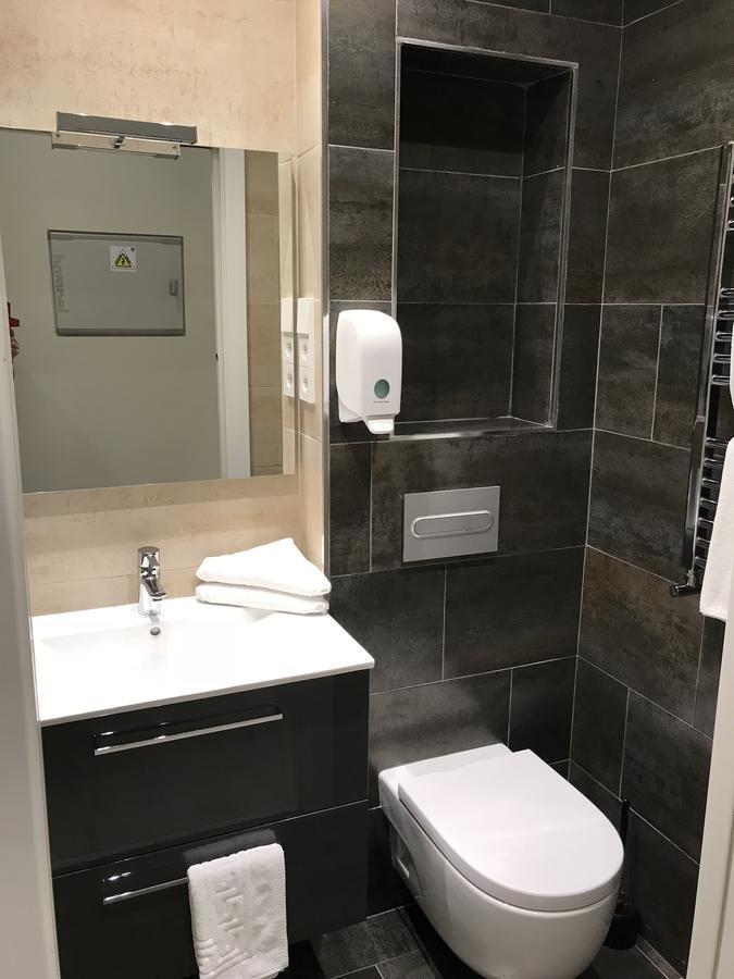 Apartamentos Apolo Madrid Bagian luar foto
