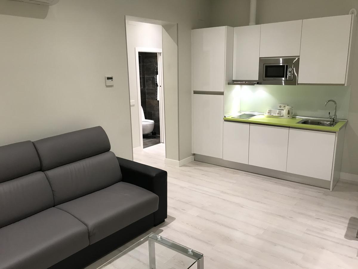 Apartamentos Apolo Madrid Bagian luar foto