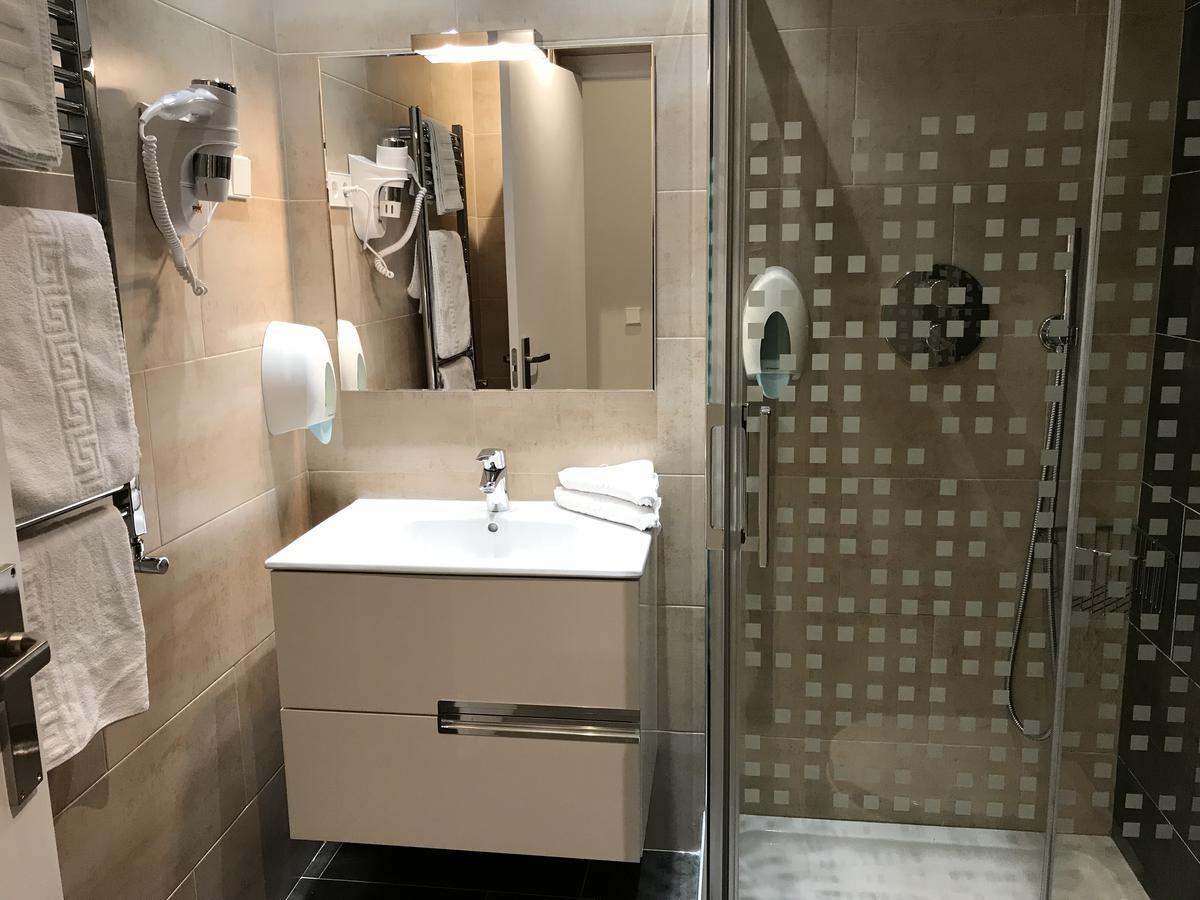 Apartamentos Apolo Madrid Bagian luar foto