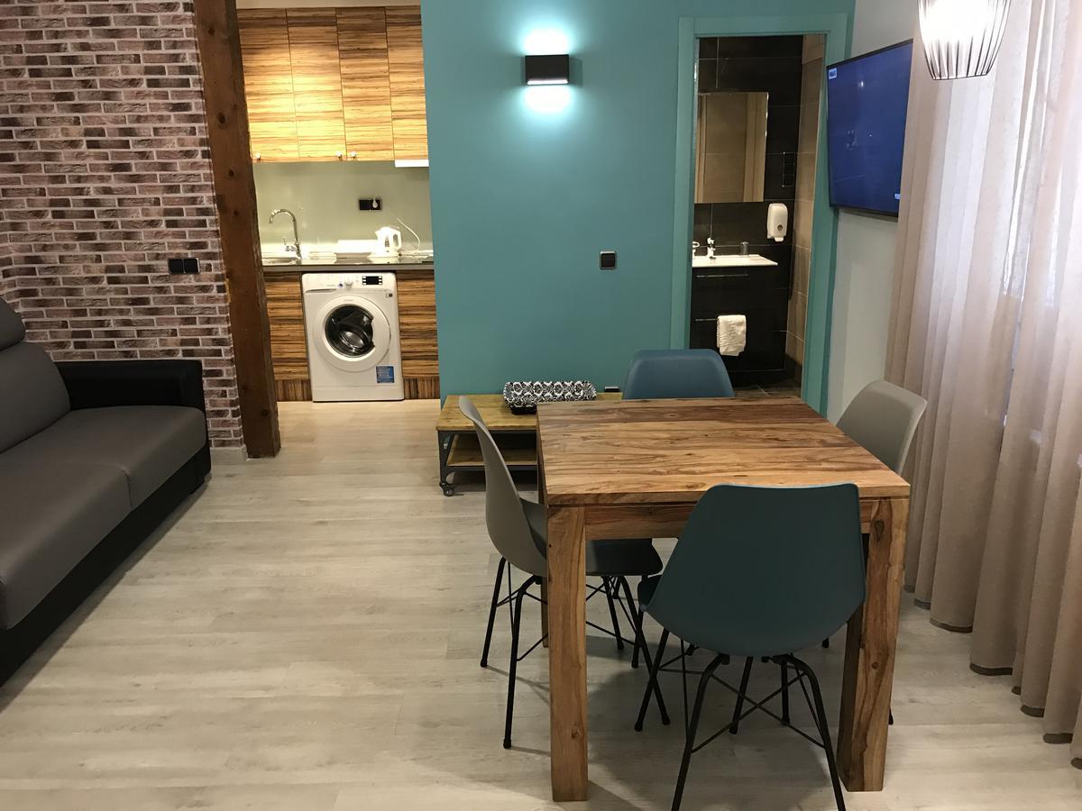 Apartamentos Apolo Madrid Bagian luar foto