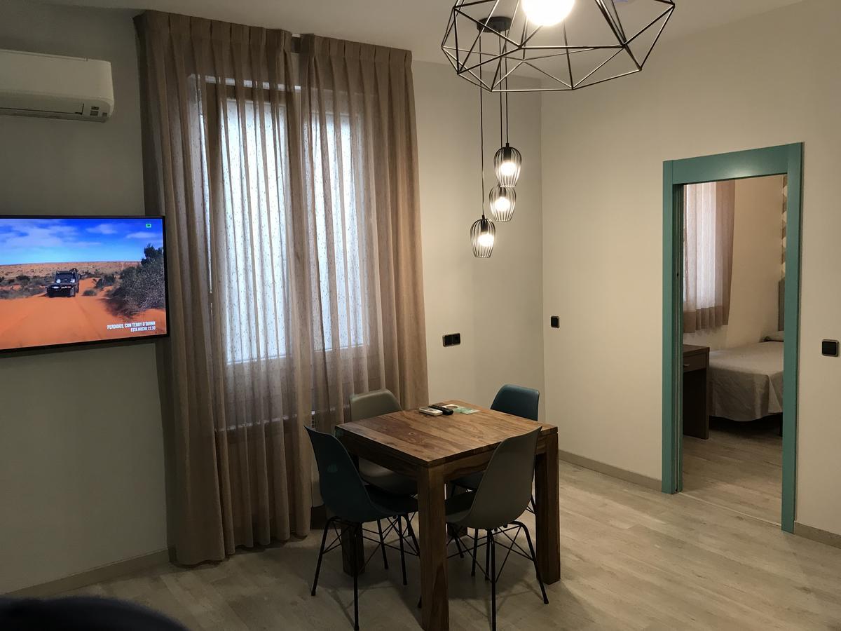 Apartamentos Apolo Madrid Bagian luar foto