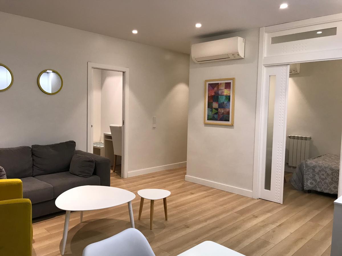 Apartamentos Apolo Madrid Bagian luar foto