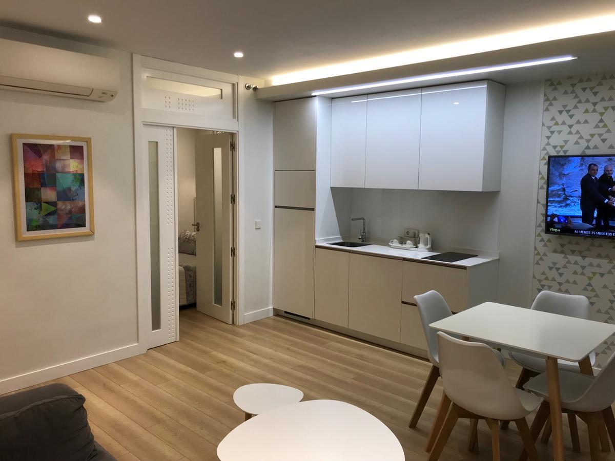 Apartamentos Apolo Madrid Bagian luar foto